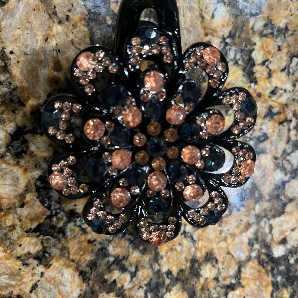 NIP Rhinestone Flower Hair Clip - Picture 5 of 7